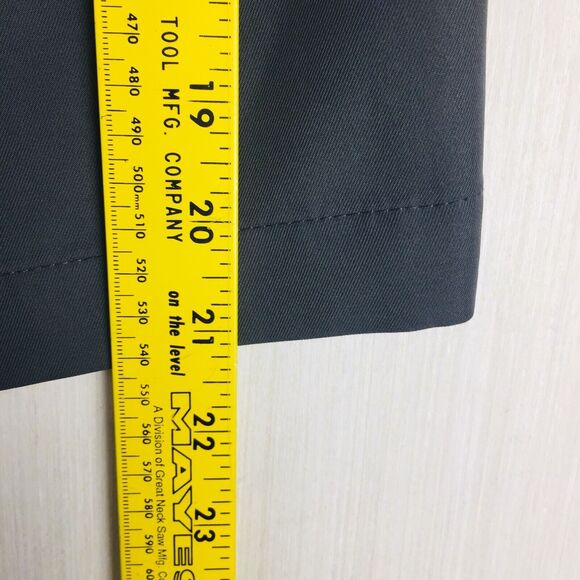 IZOD GOLF Men's Dark Gray Chino Flat Front Athletic Casual Light Shorts Size 32 - Picture 9 of 10